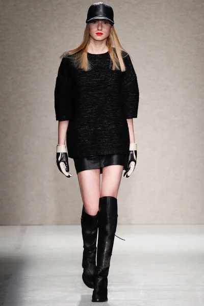 Look 28
